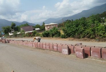 خیابان گردشگری لنگ ماسال از پل فلزی در حاشیه رودخانه