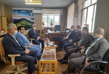 دیدار شهردار و رياست شورای شهر با ریاست محترم اداره آموزش و پرورش به مناسبت گرامیداشت روز معلم