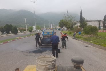 آغاز عملیات لکه‌گیری آسفالت از فرمانداری تا چهل دستگاه و شهرک ولی‌عصر