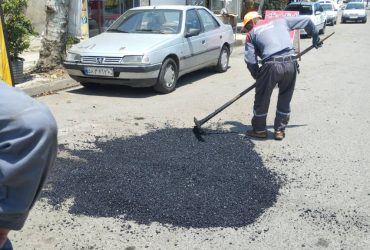 اجرای عملیات لکه‌گیری معابر سطح شهر