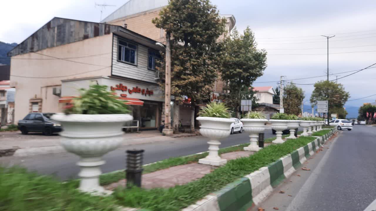 گل‌کاری گلدان‌های خیابان ولیعصر ماسال
